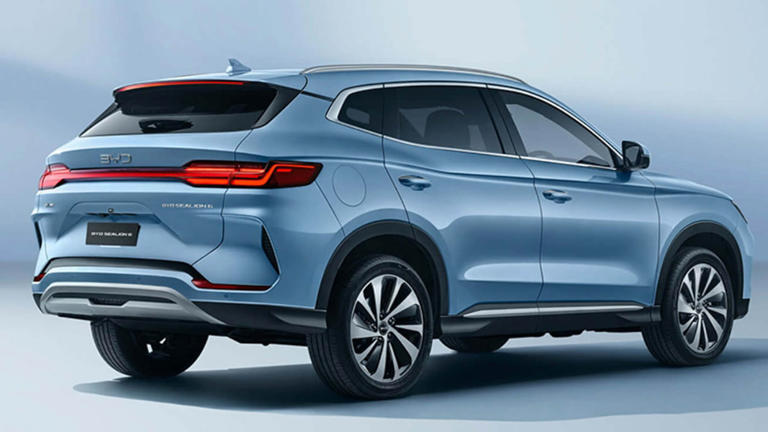 BYD Sealion 6 Plug-In Hybrid SUV with Over 1000km Range